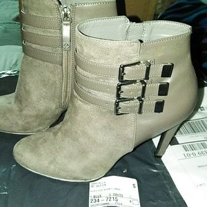 High heeled ankle dress boots